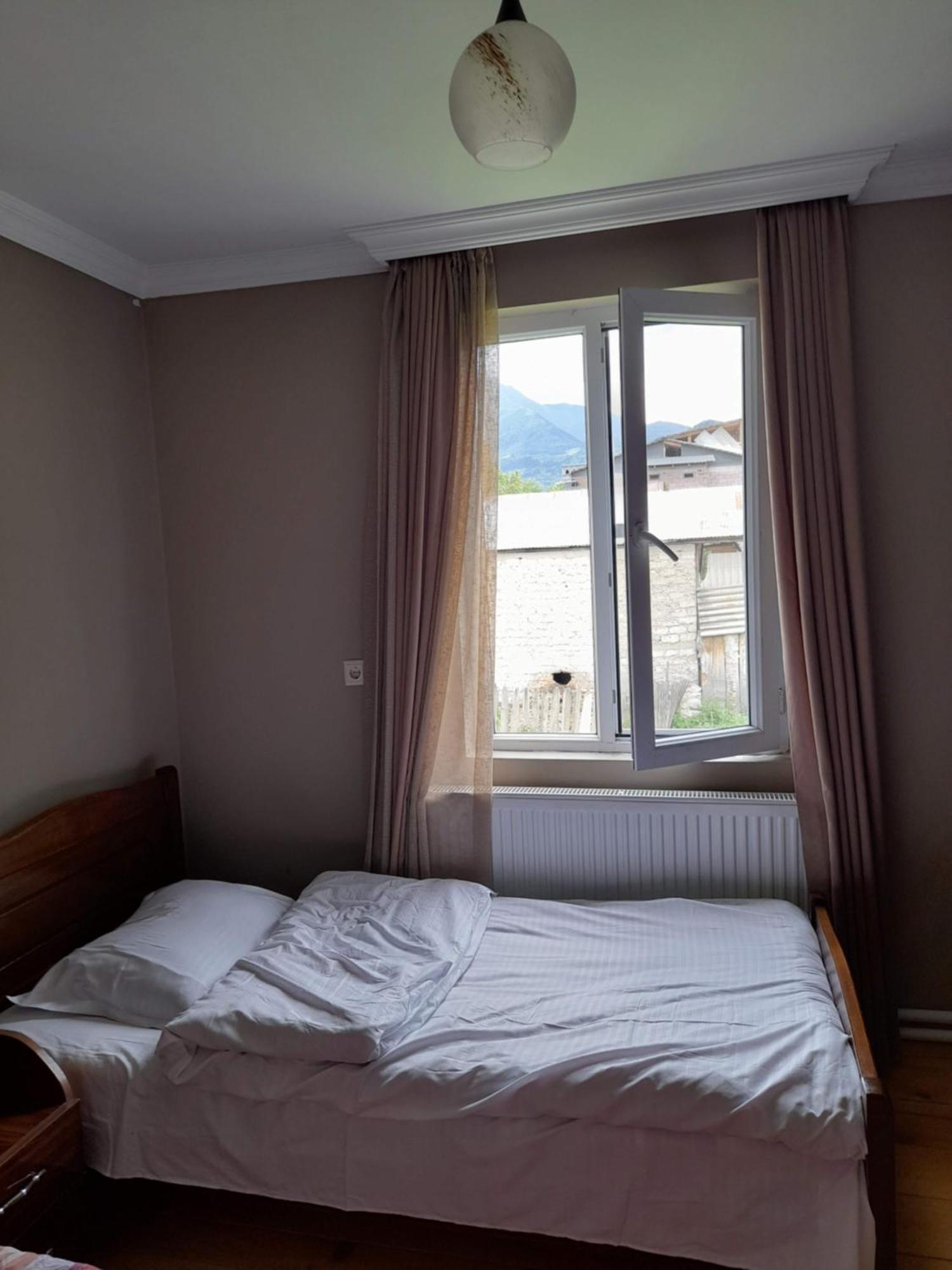 House Mon Amie Hotel Mestia Bagian luar foto